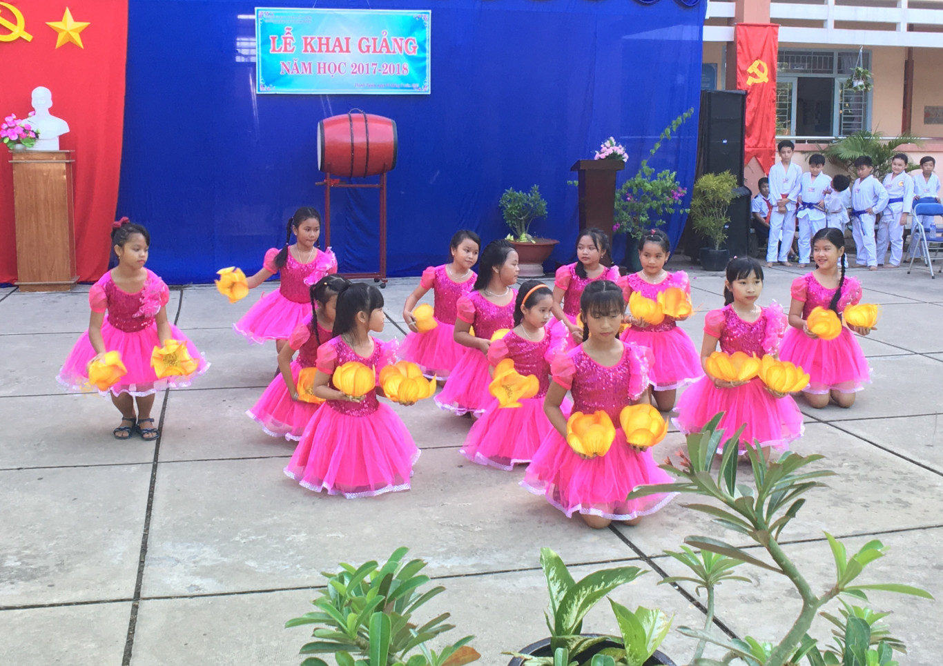 Biểu diễn văn nghệ 